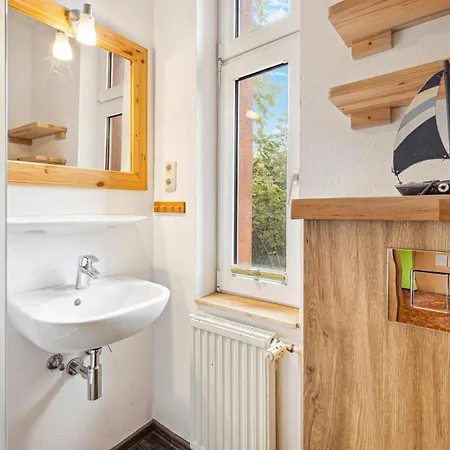 1 Bedroom Lovely In Moenchgut Thiessow